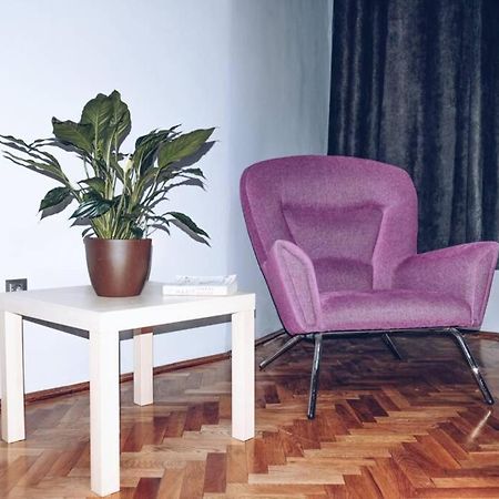 ☆Modern High Ceiling Apartment - Heart Of The City Oradea Bagian luar foto