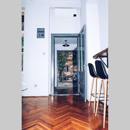 ☆Modern High Ceiling Apartment - Heart Of The City Oradea Bagian luar foto
