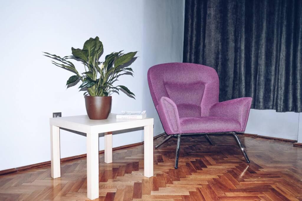 ☆Modern High Ceiling Apartment - Heart Of The City Oradea Bagian luar foto