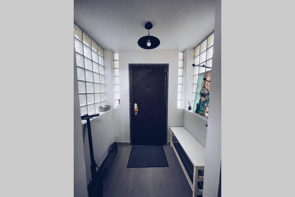 ☆Modern High Ceiling Apartment - Heart Of The City Oradea Bagian luar foto